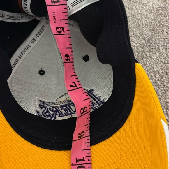Los Angeles Lakers Black and Yellow Cap S/M - Picture 9 of 12
